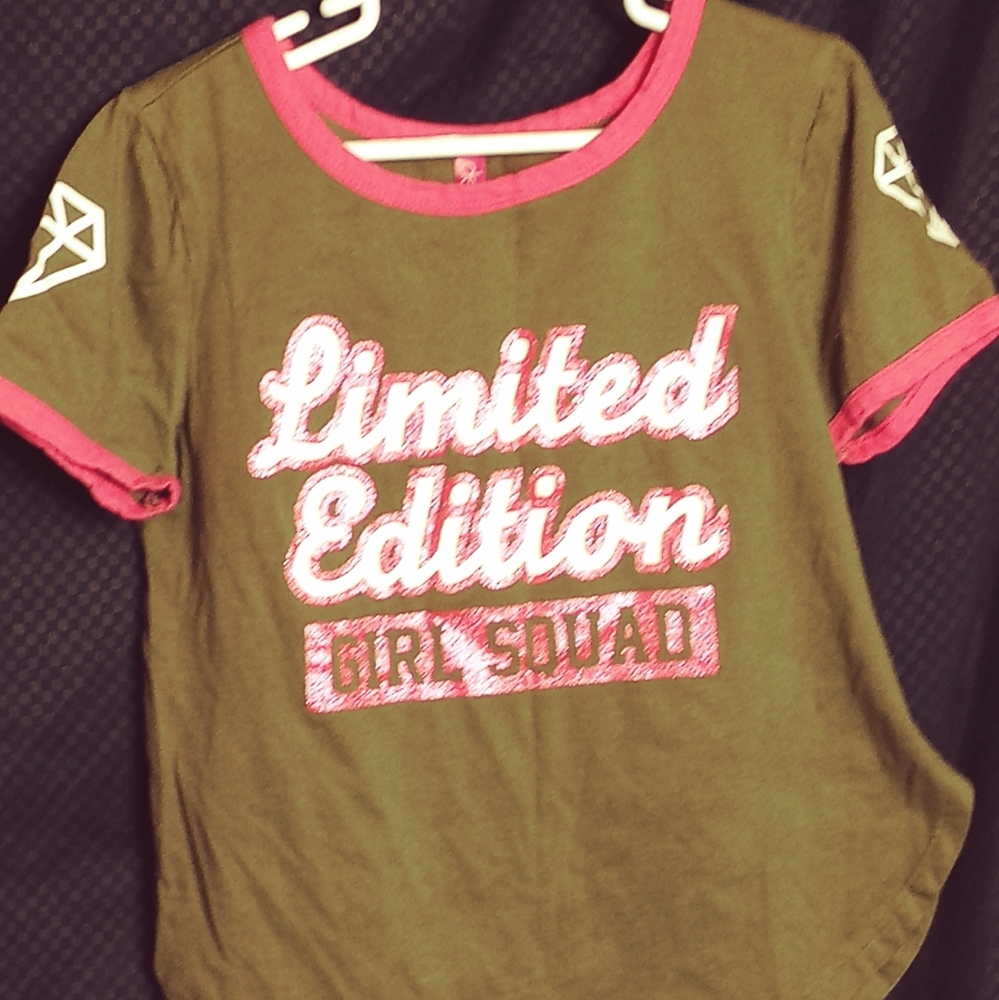 Girls Size 7/8 Green and Pink T-Shirt